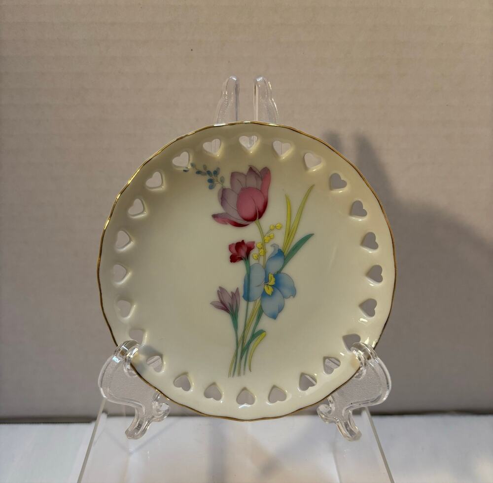 Decorative Floral Plate W/ Heart- Shaped Cutouts And Gold Trim